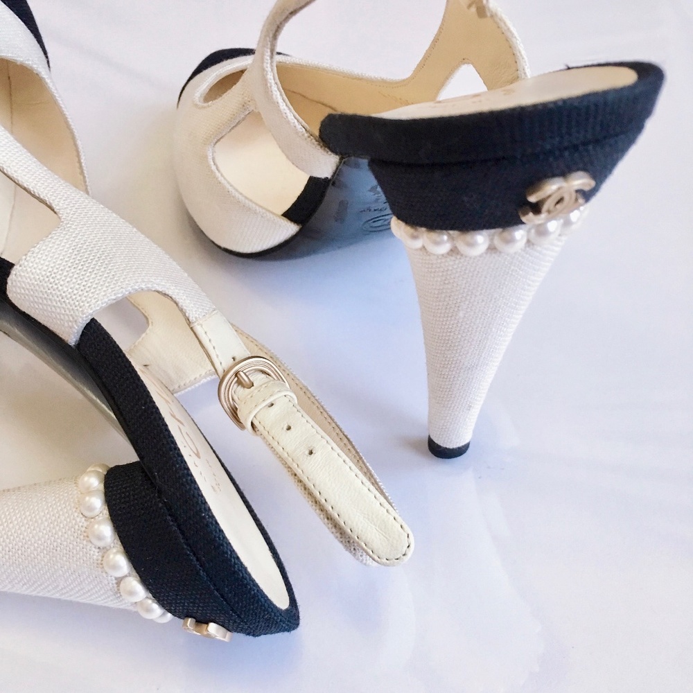 Chanel Interlocking slingback pump